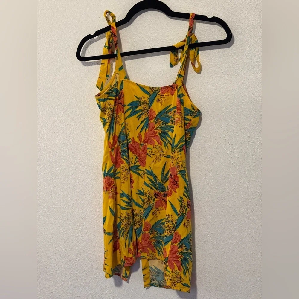 Forever 21 tropical yellow button up tank top size Medium - Picture 5 of 5